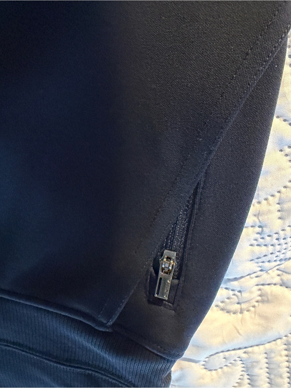 Athleta Navy Tapered Venice Jogger Pants - Size Medium - Picture 7 of 16